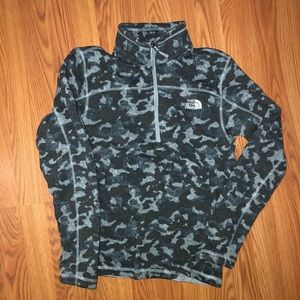 The North Face Men’s 1/4 zip- Camo